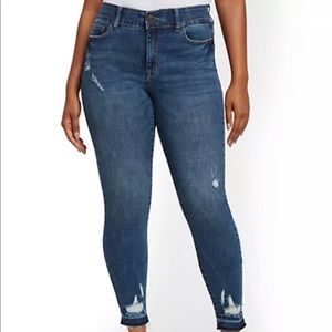 NY& Co MYA Curvey Super Skinny Ankle Jean